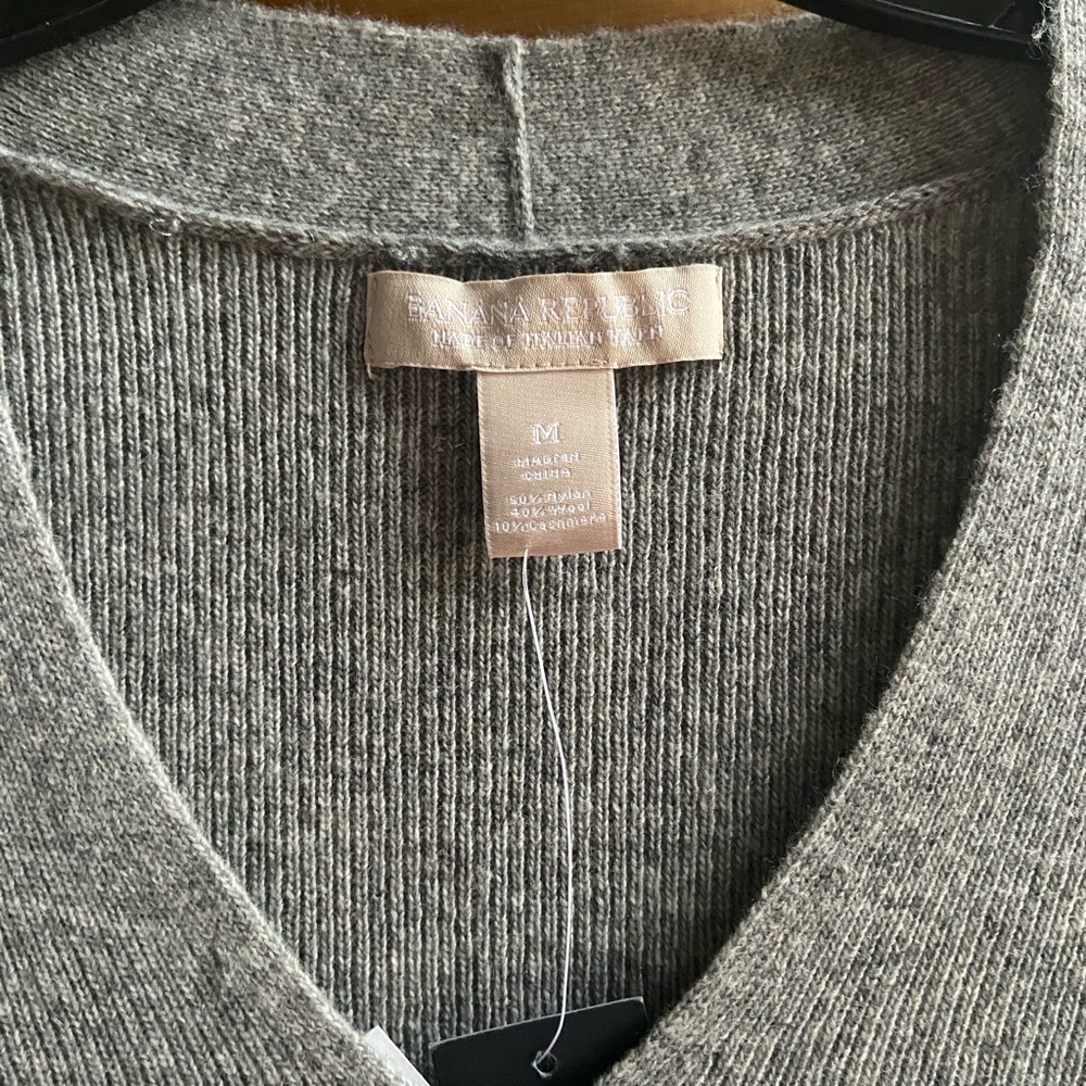 Banana Republic V-Neck Wool Cashmere women’s Medium M Sweater NWT - Picture 6 of 14